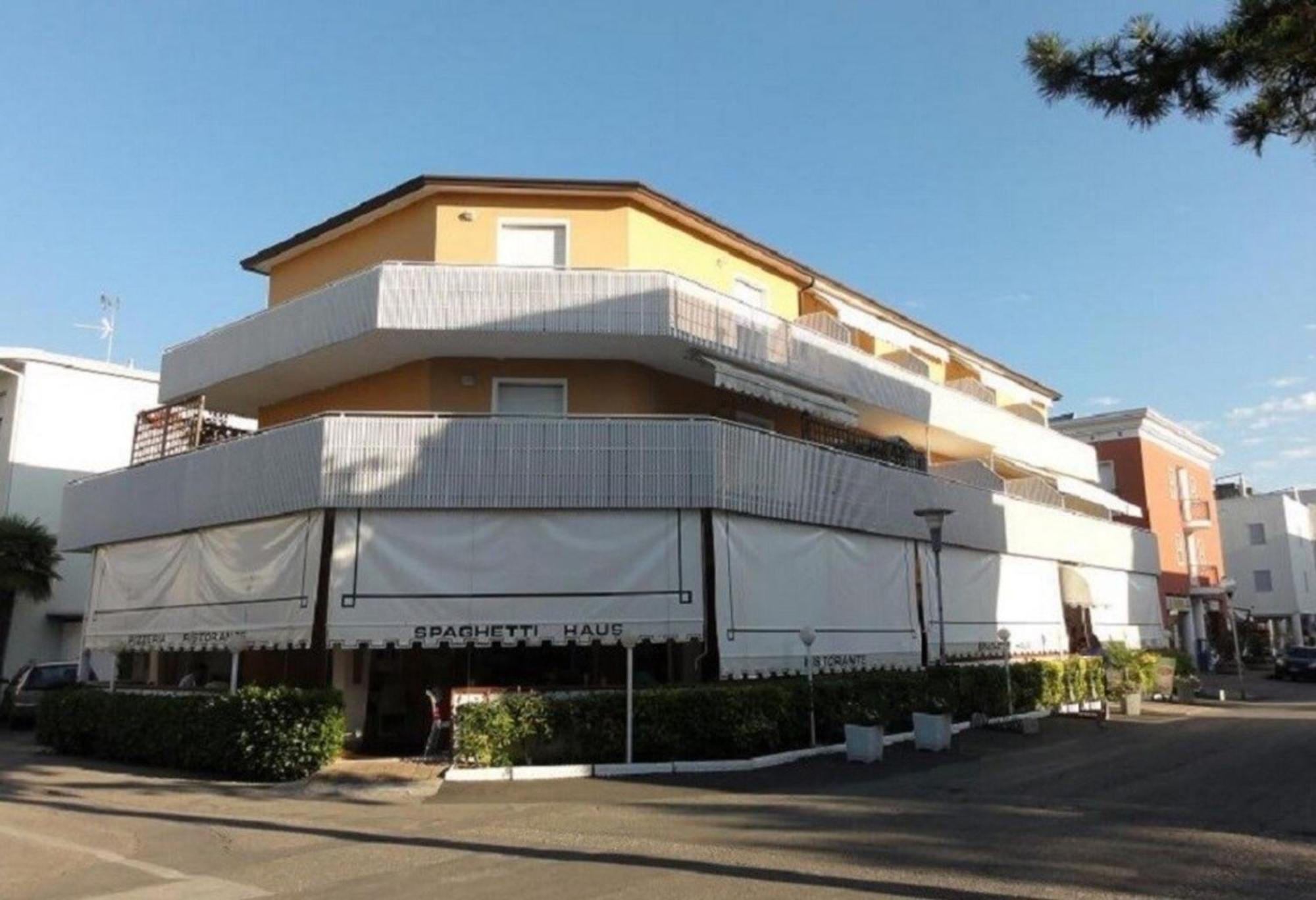 Apartment Adorable Flat 250 M From The
